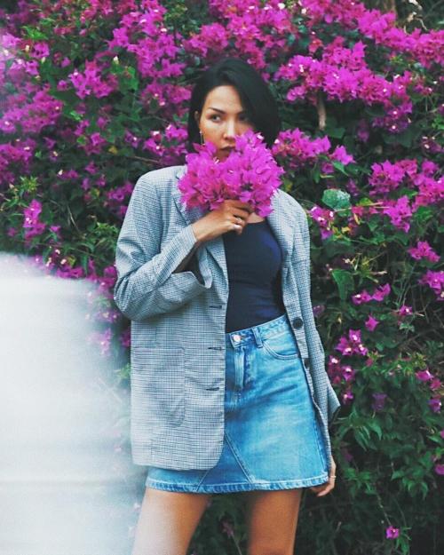 Lê Hà khoe vòng 3 to bất ngờ trước nghi vấn mang thai, Khánh Linh khoe vòng 1 dù body ‘trước sau như một’-4