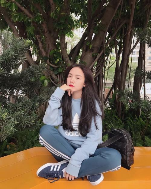 Lê Hà khoe vòng 3 to bất ngờ trước nghi vấn mang thai, Khánh Linh khoe vòng 1 dù body ‘trước sau như một’-12