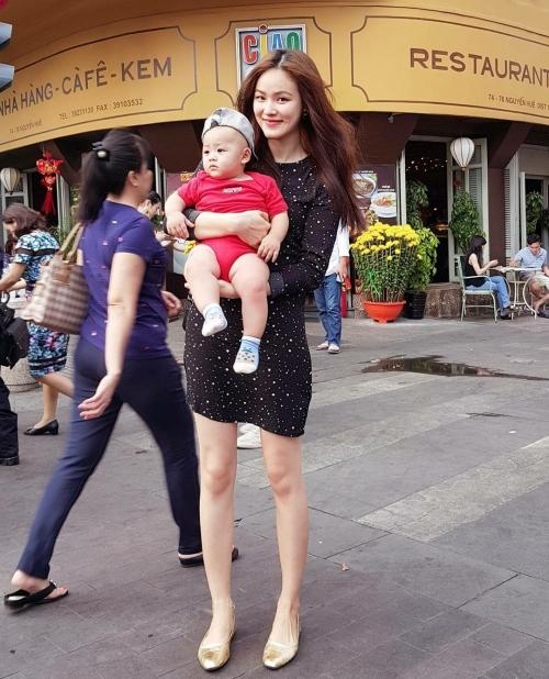 Lê Hà khoe vòng 3 to bất ngờ trước nghi vấn mang thai, Khánh Linh khoe vòng 1 dù body ‘trước sau như một’-13