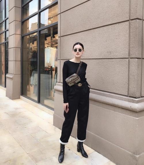 Lê Hà khoe vòng 3 to bất ngờ trước nghi vấn mang thai, Khánh Linh khoe vòng 1 dù body ‘trước sau như một’-8