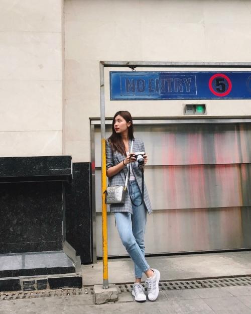 Lê Hà khoe vòng 3 to bất ngờ trước nghi vấn mang thai, Khánh Linh khoe vòng 1 dù body ‘trước sau như một’-9