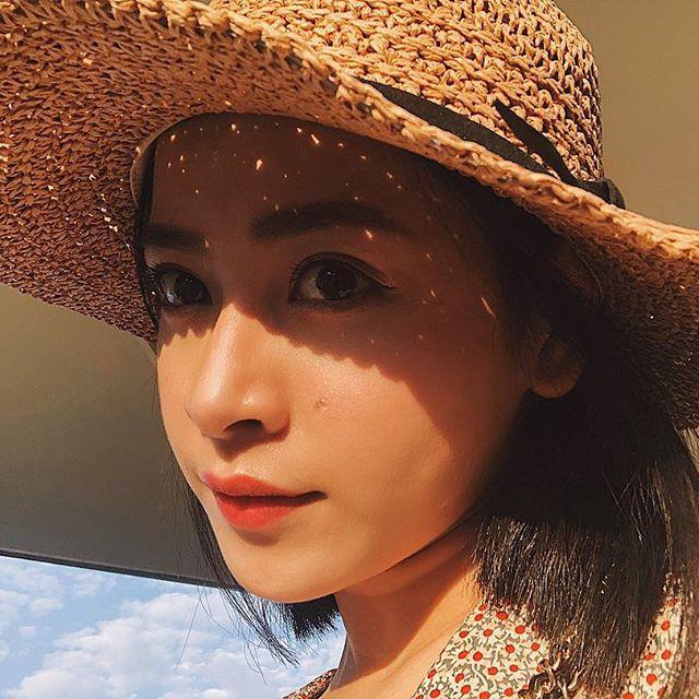 Đầu năm mới, Chi Pu khoe ảnh xinh lung linh nhưng nốt ruồi duyên quen thuộc lại đâu mất rồi-1