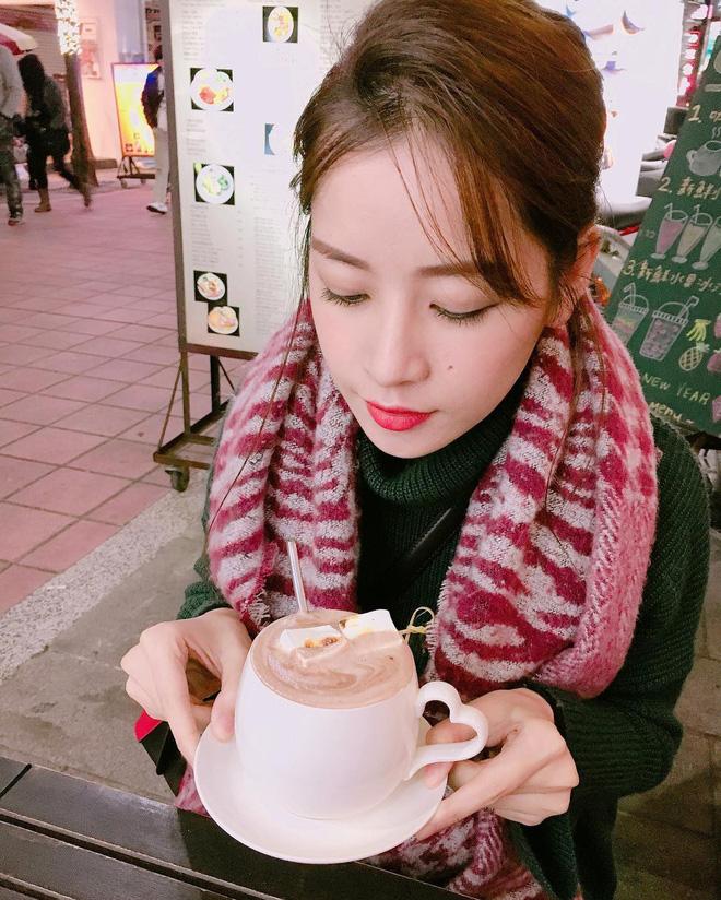 Đầu năm mới, Chi Pu khoe ảnh xinh lung linh nhưng nốt ruồi duyên quen thuộc lại đâu mất rồi-6