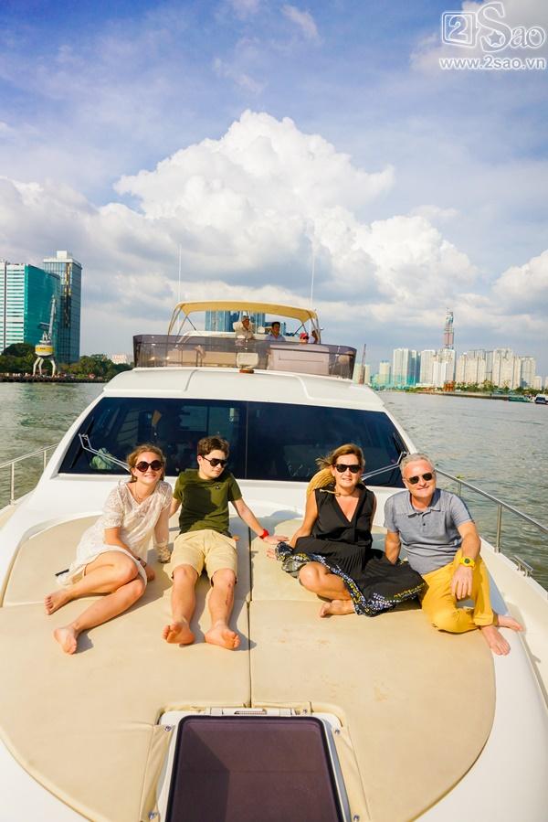 Lý Nhã Kỳ dùng du thuyền triệu đô đưa gia đình nhà sản xuất phim Marc Missonnier vãn cảnh Sài Gòn-12