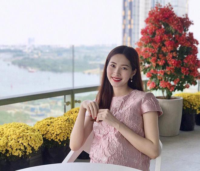 4 mẹ bầu mới của showbiz Việt 2018: người nhẹ nhàng đơn giản, người vòng 2 vượt mặt mà vẫn sexy-1