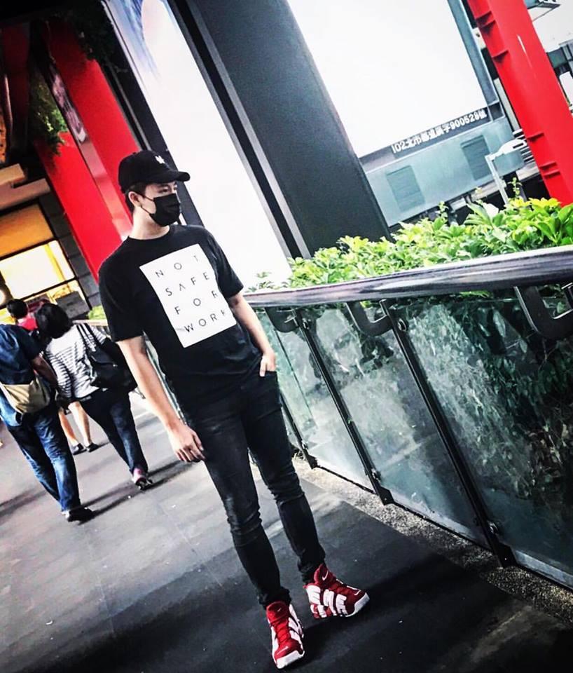 Ngất ngây trước bộ sưu tập giầy sneaker đắt đỏ của Harry Lu-2