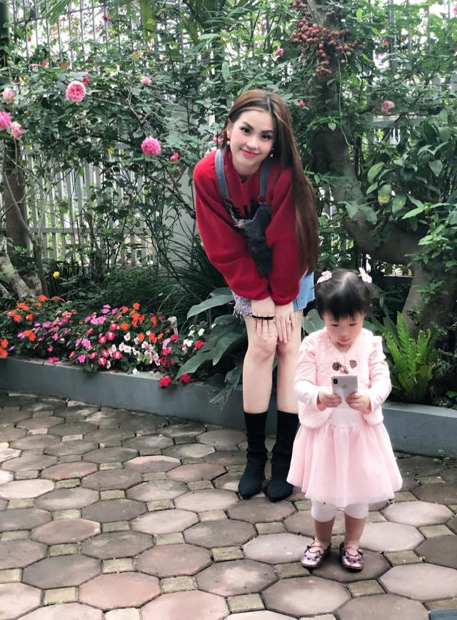 Tin sao Việt: Hari Won than vãn sau khi bao trai lạ đi xem phim-8