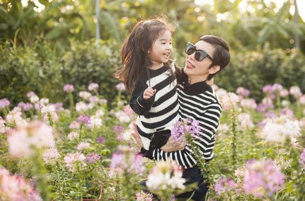 Mới 5 tuổi, bé Thỏ nhà siêu mẫu Xuân Lan đã bộc lộ tố chất người mẫu-5