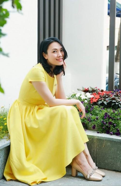 Hòa cùng tín đồ thời trang thế giới, Mỹ Tâm, Kỳ Duyên mải mê diện sắc vàng đầu năm 2018-1