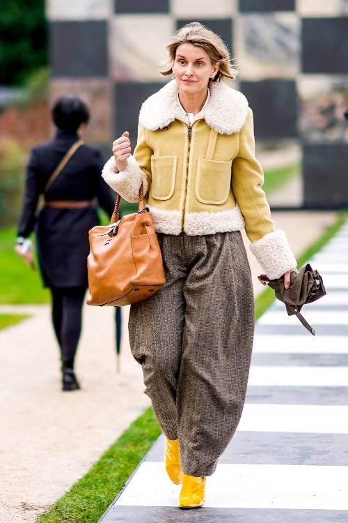 Hòa cùng tín đồ thời trang thế giới, Mỹ Tâm, Kỳ Duyên mải mê diện sắc vàng đầu năm 2018-10