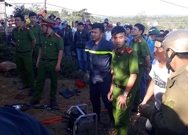 Vợ chồng khóa cửa nhốt hai con trong nhà suốt 1 tuần-1