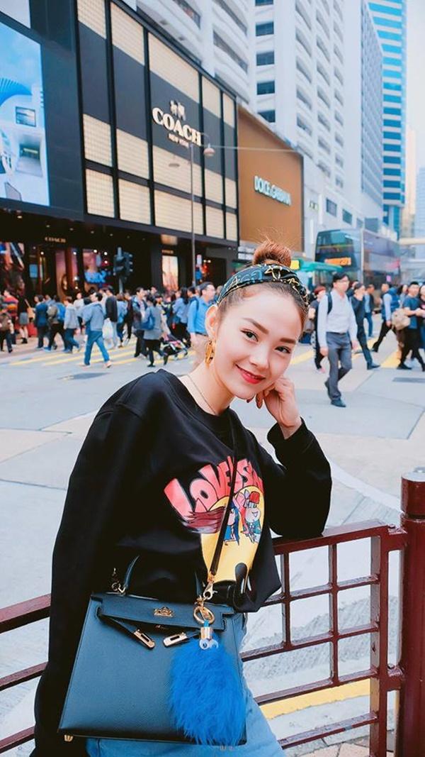 Chất phát ngất với muôn kiểu diện đồ của sao Việt khi xuất ngoại đầu năm-1