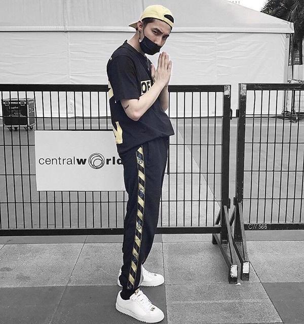 Chất phát ngất với muôn kiểu diện đồ của sao Việt khi xuất ngoại đầu năm-8