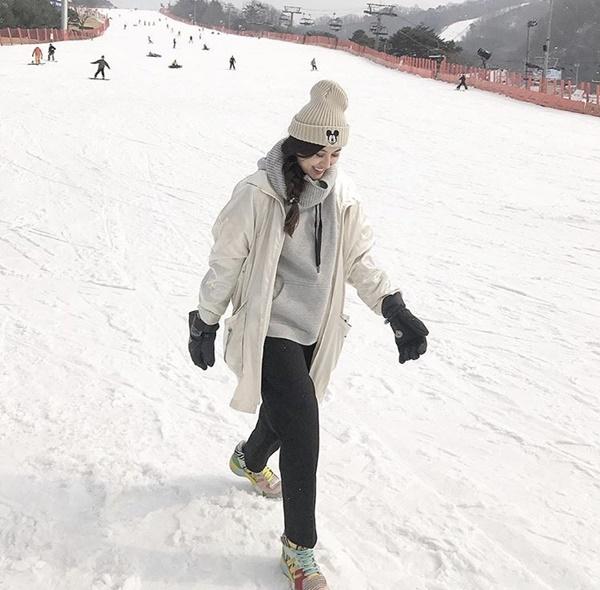 Chất phát ngất với muôn kiểu diện đồ của sao Việt khi xuất ngoại đầu năm-5