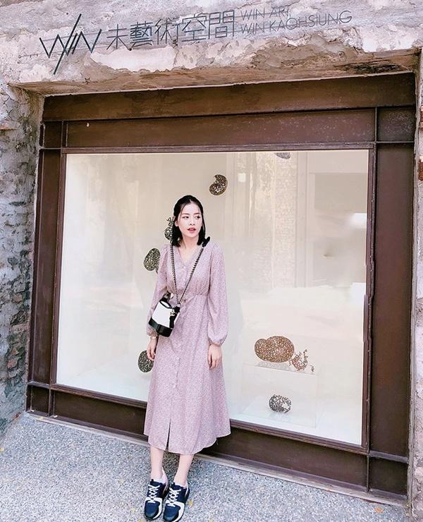 Chất phát ngất với muôn kiểu diện đồ của sao Việt khi xuất ngoại đầu năm-13