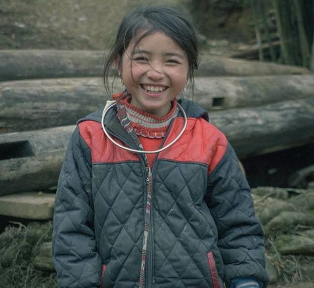 Bé gái HMông cực xinh xắn qua ống kính của nhóm phượt trẻ-2