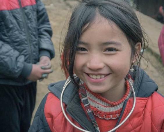 Bé gái HMông cực xinh xắn qua ống kính của nhóm phượt trẻ-1