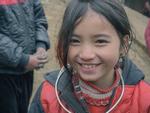 Bé gái H'Mông cực xinh xắn qua ống kính của nhóm phượt trẻ