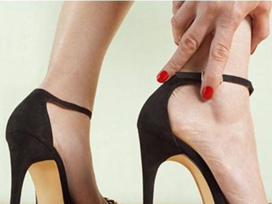 Nỗi khổ của chị em khi thể hiện trên giày cao gót