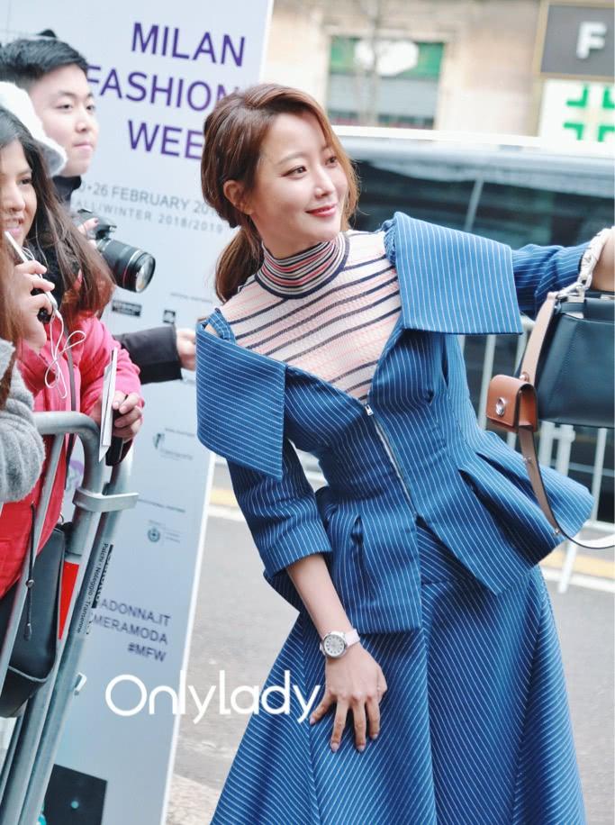 Hơn đàn em 15 tuổi, Kim Hee Sun áp đảo Cổ Lực Na Trát bởi vẻ đẹp không tuổi-7