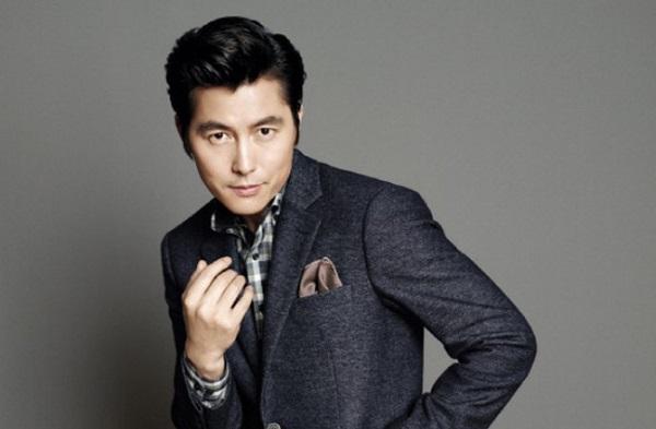 Dường như càng nhiều tuổi, Jung Woo Sung càng đẹp và chất đàn ông đậm đặc khiến cho nhiều phụ nữ xiêu lòng.