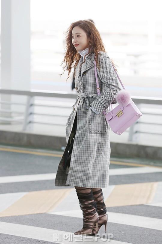 Goo Hara lên đường tham dự tuần lễ thời trang Milan, nhưng đôi giày nhìn như cây giò lụa của cô nàng mới là trung tâm bàn tán-1