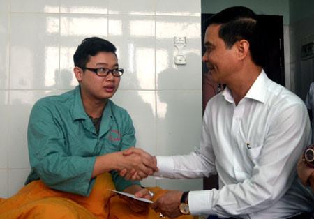 Cảnh sát truy tìm chồng sản phụ gọi 15 người đến đánh bác sĩ-2