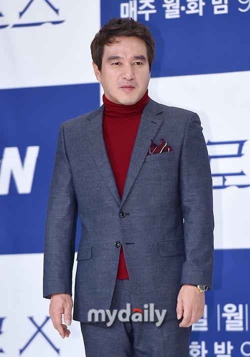 Sao Hàn 23/2: Park Bo Young đốn tim với vẻ ngoài ngọt ngào, rạng rỡ-2