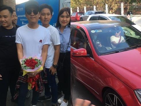 Nhã Phương bịt khẩu trang 'bơ đẹp' Trường Trang khi cùng đi xem phim