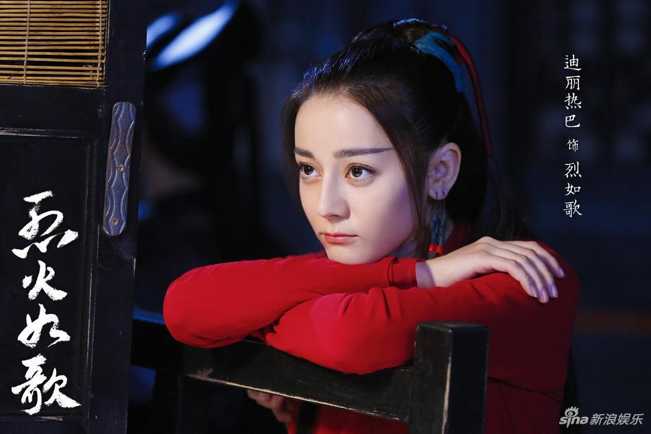 Địch Lệ Nhiệt Ba và Đại Tư: So tài đọ sắc 2 gà cưng của Dương Mịch-4