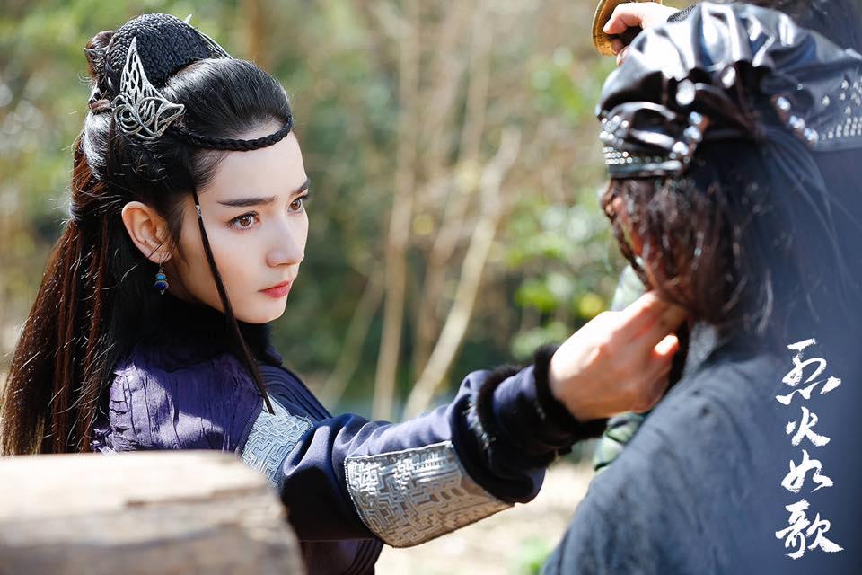 Địch Lệ Nhiệt Ba và Đại Tư: So tài đọ sắc 2 gà cưng của Dương Mịch-10