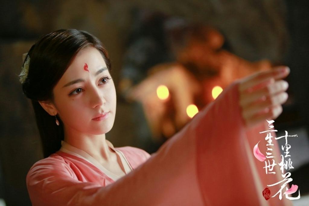 Địch Lệ Nhiệt Ba và Đại Tư: So tài đọ sắc 2 gà cưng của Dương Mịch-7