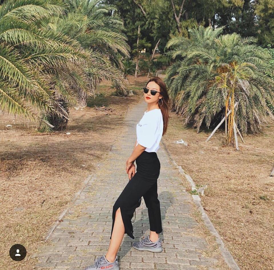 Chẳng hẹn mà gặp, Tú Hảo - Khánh Linh The Face khoe dáng sexy cùng bikini dịp đầu năm-1