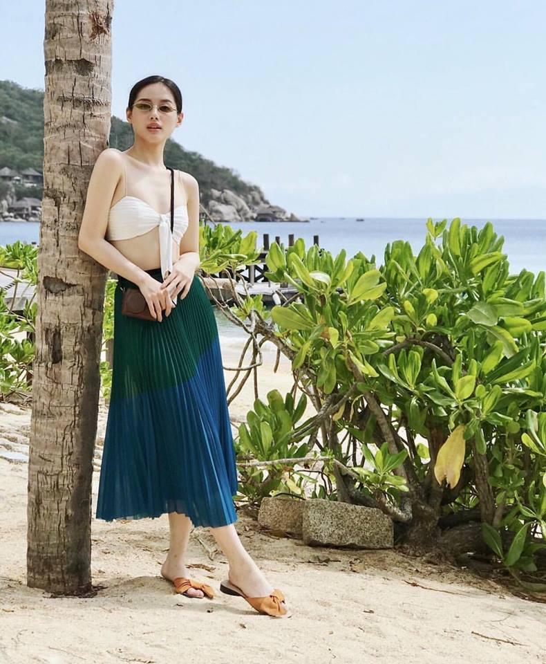 Chẳng hẹn mà gặp, Tú Hảo - Khánh Linh The Face khoe dáng sexy cùng bikini dịp đầu năm-2