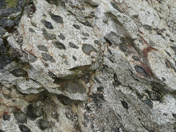 Tảng đá sinh con bí ẩn ở Bồ Đào Nha-2