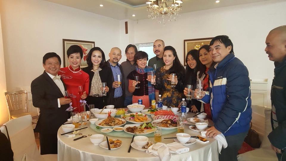 NSƯT Chiều Xuân cười tươi hết cỡ trong ngày con gái đi lấy chồng-4