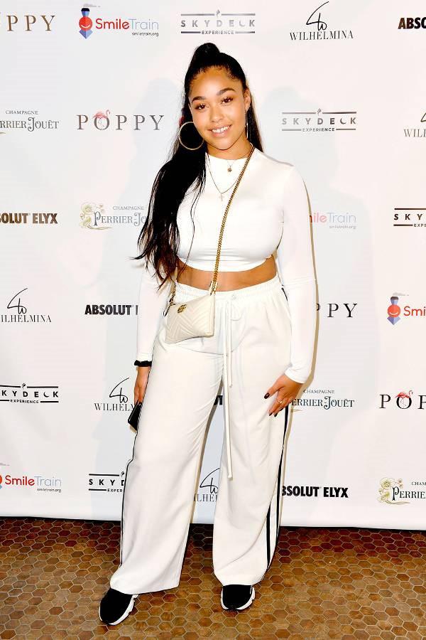 Cách diện crop top dài tay cá tính như Kaia Gerber, Emily Ratajkowski-3