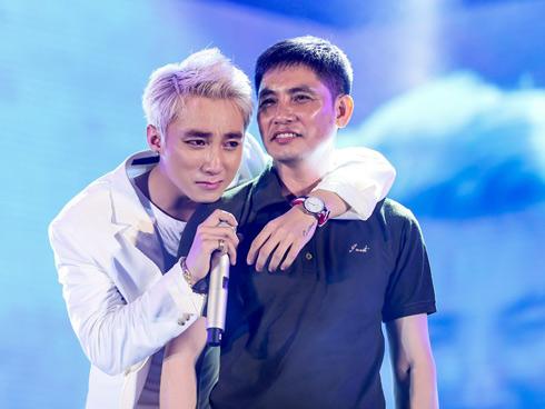 Những khoảnh khắc sao Việt không giấu được cảm xúc, bật khóc khi hát trên sân khấu