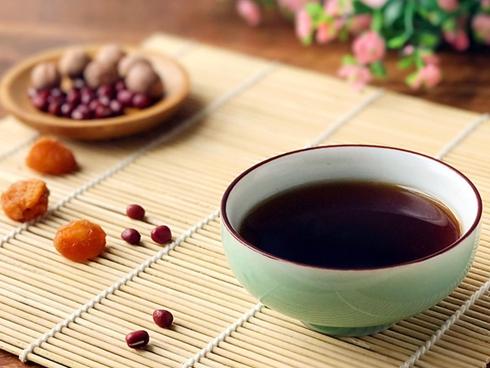 Trà đậu đỏ thức uống ngọt ấm cho những ngày đầu xuân