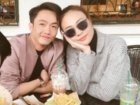 Cường 'Đô La' tình tứ với Đàm Thu Trang trong quán ăn tại Hà Nội