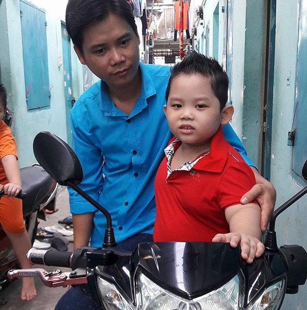 Thần đồng bolero 7 tuổi khiến MC Quyền Linh nổi da gà khi hát Tình cha-2