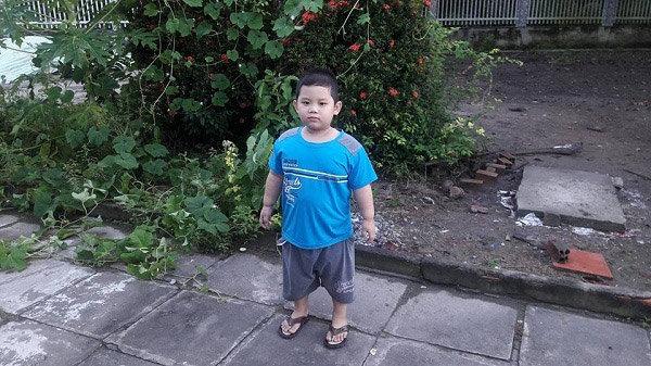 Thần đồng bolero 7 tuổi khiến MC Quyền Linh nổi da gà khi hát Tình cha-1