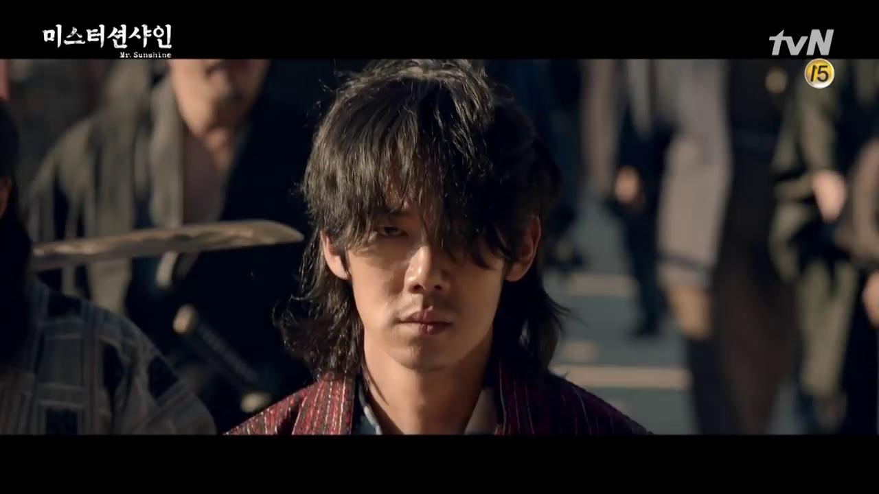 Sao Hàn 25/2: Big Bang G-Dragon ôm chặt người hâm mộ trước ngày nhập ngũ-4