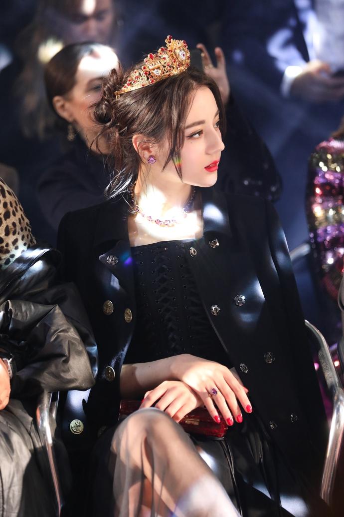 Địch Lệ Nhiệt Ba đẹp hút hồn, sánh đôi bên hoàng tử nhỏ Vương Tuấn Khải-2