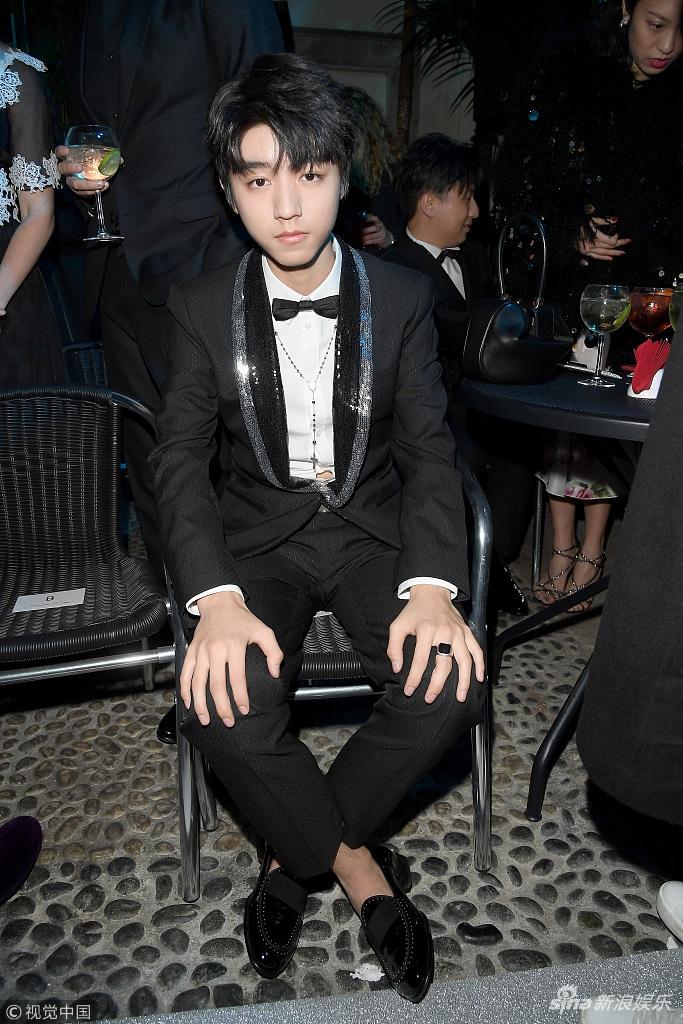 Địch Lệ Nhiệt Ba đẹp hút hồn, sánh đôi bên hoàng tử nhỏ Vương Tuấn Khải-11