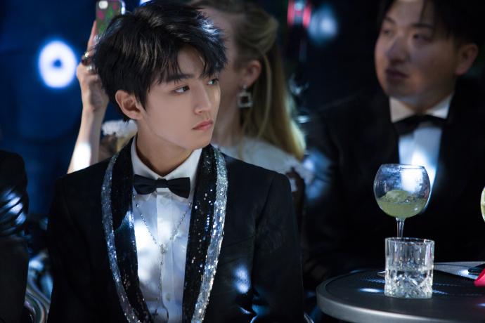 Địch Lệ Nhiệt Ba đẹp hút hồn, sánh đôi bên hoàng tử nhỏ Vương Tuấn Khải-13