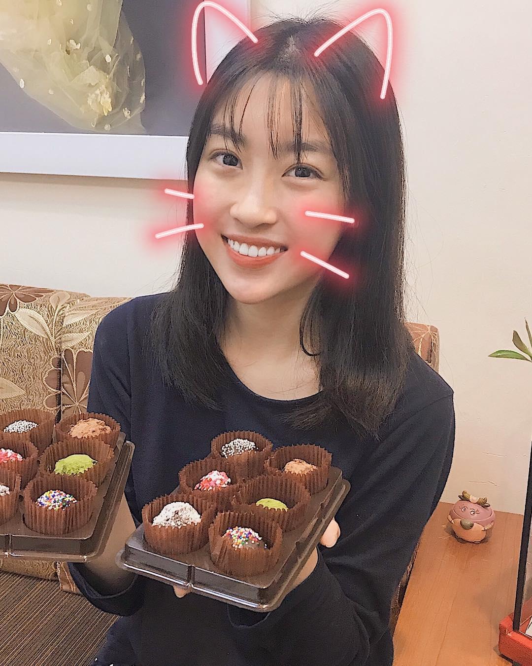 Tin sao Việt: Mẹ Angela Phương Trinh trẻ trung quyến rũ không kém con gái-7