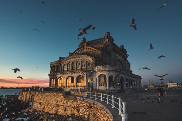 Bên trong casino bỏ hoang đầy ma mị ở Romania-7