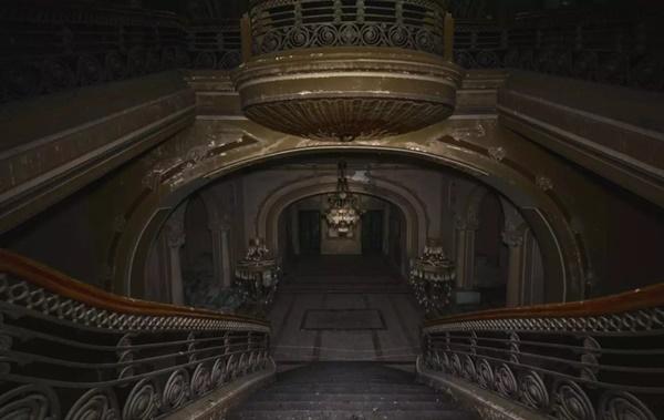 Bên trong casino bỏ hoang đầy ma mị ở Romania-9