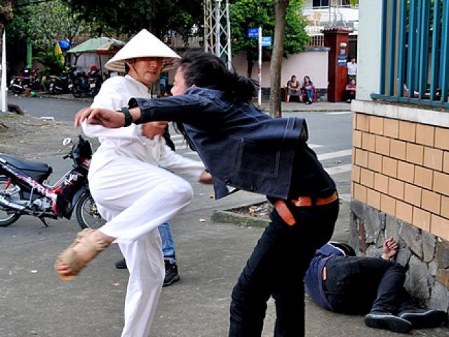 Thanh niên FA nghiện chọc phá cặp tình nhân trong công viên-1